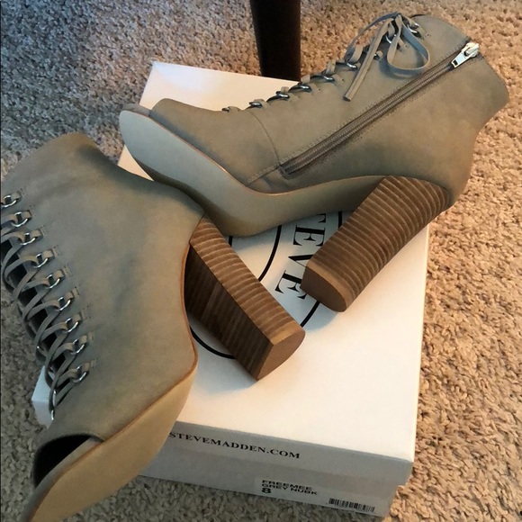 NWT Steve Madden Grey Booties Size 8 - Picture 7 of 8
